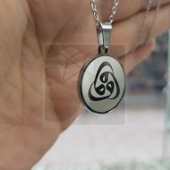 Kararmaz Vav Yazılı Çelik Kolye : CELGRIFIGVAV001