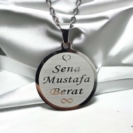 Çok İsimli Gümüş Renk Çelik Kolye 