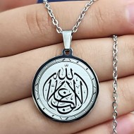 La Galibe İllallah, Kararmaz Çelik Kolye, Gümüş Renk, 2.5 cm Uç La Galibe İllallah, Kararmaz Çelik Kolye, Gümüş Renk, 2.5 cm Uç