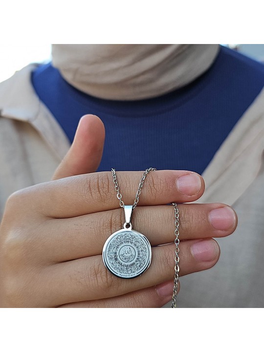 Ayetel Kürsü Kolye, "Allahu La ilaha illa Huva al-Hayyul-Kayyum...", Paslanmaz Çelik, Gümüş Renk, Küçük Model
