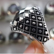 siyah zirkon taşlı 925 ayar gümüş erkek yüzük : 01376 siyah zirkon taşlı 925 ayar gümüş erkek yüzük : 01376