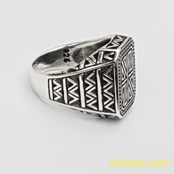 Desenli Dörtgen 925 Ayar Gümüş Erkek Yüzük : 02581 Desenli Dörtgen 925 Ayar Gümüş Erkek Yüzük : 02581