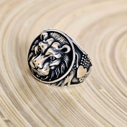 Aslan Figürlü 925 Ayar Gümüş Erkek Yüzük Aslan Figürlü 925 Ayar Gümüş Erkek Yüzük