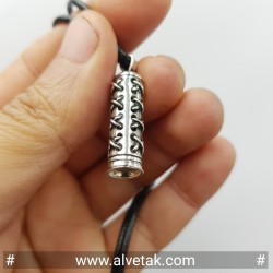 925 Ayar Cevşen Dualı Desen Figürlü Gümüş Tüp Kolye Ucu : 15026 925 Ayar Cevşen Dualı Desen Figürlü Gümüş Tüp Kolye Ucu : 15026