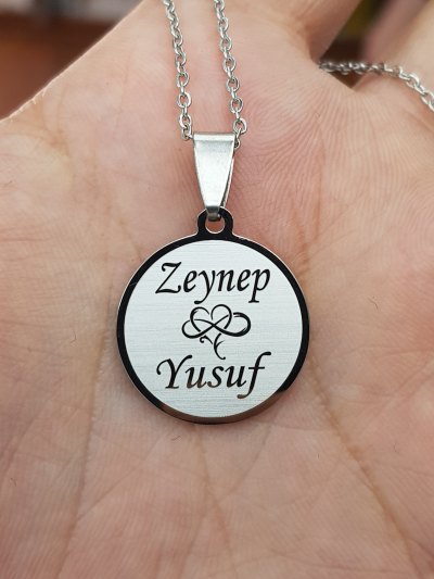 İki İsimli ve Kalpli Çelik Kolye [ Yuvarlak Model  : r = 20mm]