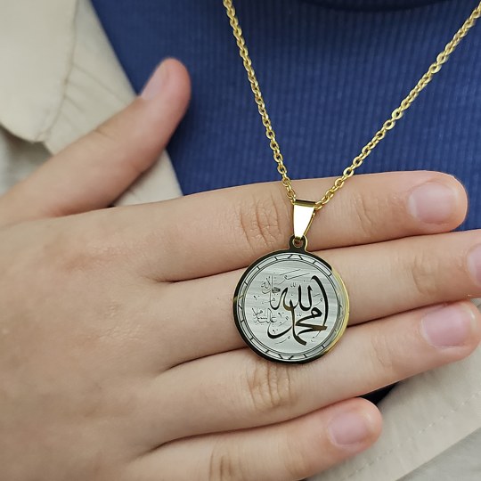 Allah (cc) ve Muhammed (sav) Yazılı, Çelik Kolye, Altın Renk, Paslanmaz Kararmaz