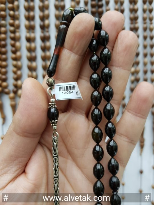 Siyah Renkli Gümüş Püsküllü Sıkma Kehribar Tesbih : 12064 Siyah Renkli Gümüş Püsküllü Sıkma Kehribar Tesbih : 12064