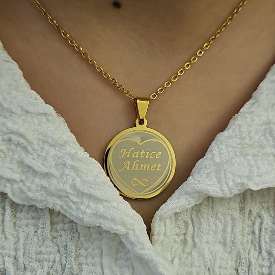 İsimli Kolye, Gold Renk, Kalp Şekilli, Paslanmaz Çelik, Büyük Model İsimli Kolye, Gold Renk, Kalp Şekilli, Paslanmaz Çelik, Büyük Model
