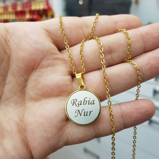 Sarı Renkli İsimli Çelik Kolye [ Yuvarlak Model  : r = 20mm]