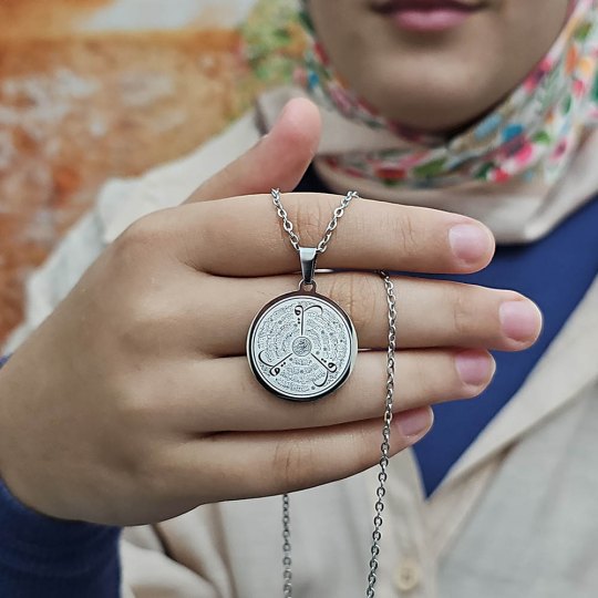 Felak Nas İhlas ve Kafirun, Gümüş Renk, Kararmaz Çelik Kolye, Küçük Model Felak Nas İhlas ve Kafirun, Gümüş Renk, Kararmaz Çelik Kolye, Küçük Model