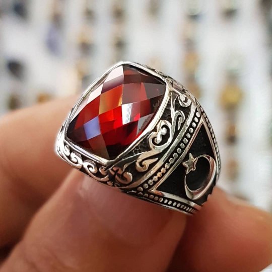 kırmızı zirkon taşlı 925 ayar gümüş erkek yüzük : 00256 kırmızı zirkon taşlı 925 ayar gümüş erkek yüzük : 00256