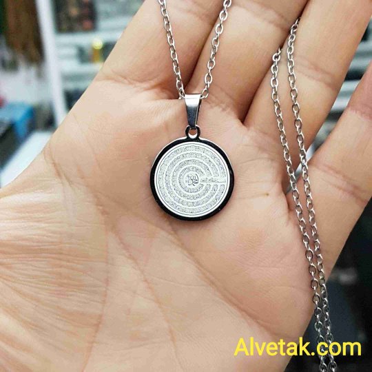 Felak Nas İhlas ve Kafirun Sureleri Yazılı Gümüş Renk Kararmaz Çelik Kolye - 20mm Felak Nas İhlas ve Kafirun Sureleri Yazılı Gümüş Renk Kararmaz Çelik Kolye - 20mm