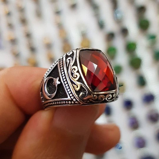 kırmızı zirkon taşlı 925 ayar gümüş erkek yüzük : 00256 kırmızı zirkon taşlı 925 ayar gümüş erkek yüzük : 00256