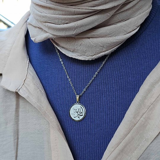 Allah (cc) ve Muhammed (sav) Yazılı, Çelik Kolye, Gümüş Renk, Paslanmaz Kararmaz Allah (cc) ve Muhammed (sav) Yazılı, Çelik Kolye, Gümüş Renk, Paslanmaz Kararmaz