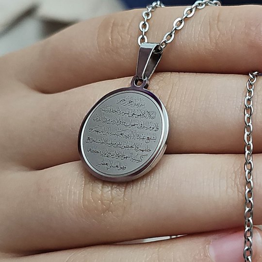 Ayetel Kürsü Kolye, Paslanmaz Çelik, Gümüş Renk, Küçük Model Ayetel Kürsü Kolye, Paslanmaz Çelik, Gümüş Renk, Küçük Model