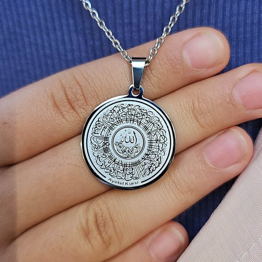 Ayetel Kürsü Kolye, , Paslanmaz Çelik, Gümüş Renk, Hat Model Ayetel Kürsü Kolye, , Paslanmaz Çelik, Gümüş Renk, Hat Model
