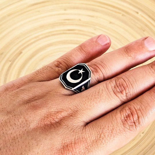 Ay Yıldız Figürlü 925 Ayar Gümüş Erkek Yüzük : 00230 Ay Yıldız Figürlü 925 Ayar Gümüş Erkek Yüzük : 00230