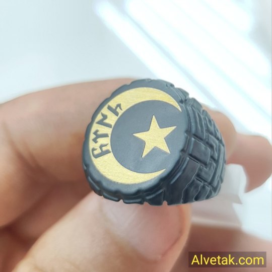Ay Yıldız Figürlü Göktürkçe Türk Yazılı Metal Yüzük : YUZMETSIYAYYILDIZ003 Ay Yıldız Figürlü Göktürkçe Türk Yazılı Metal Yüzük : YUZMETSIYAYYILDIZ003